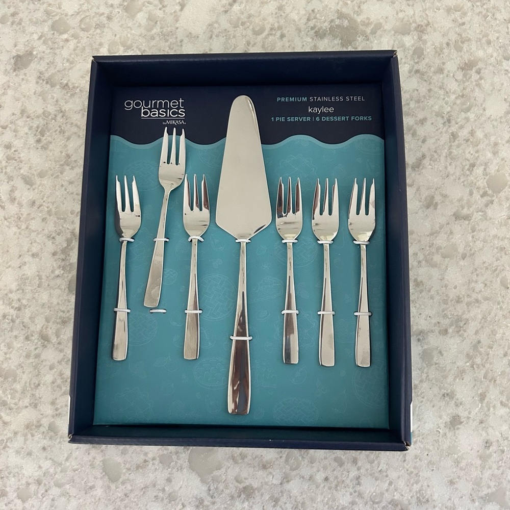 “New”Gourmet Basics Kaylee Stainless Steel Pie Server & Dessert Forks